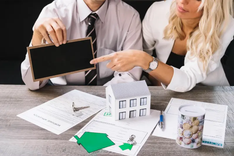 Homebuyers planning a Washington home purchase with local mortgage guidance